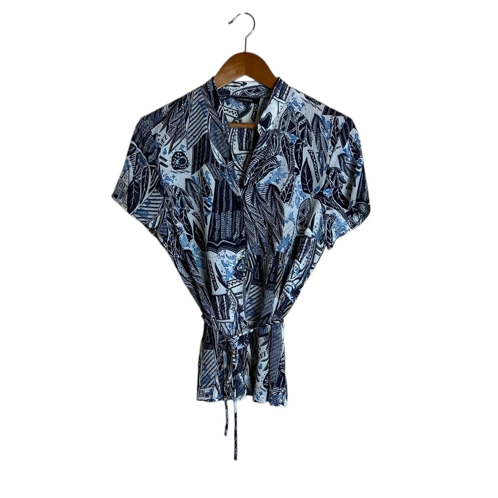 Lindor sheer short sleeve patterned blouse.‎ Size 10